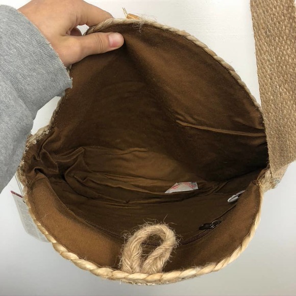 America & Beyond Tassel Circle Straw Crossbody Bag - Picture 7 of 9